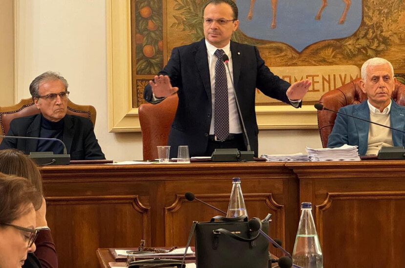 Taormina, approvato il primo bilancio De Luca da 107 milioni. La minoranza si divide