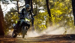 Benelli TRK 702 X 2023: motore e caratteristiche